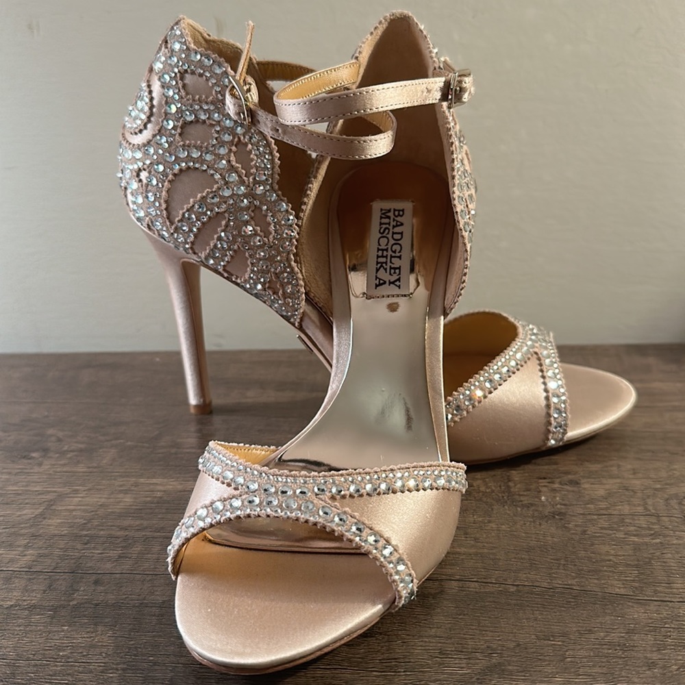 Elegant BADGLEY MISCHKA Roxy Sandals. - Picture 13 of 13